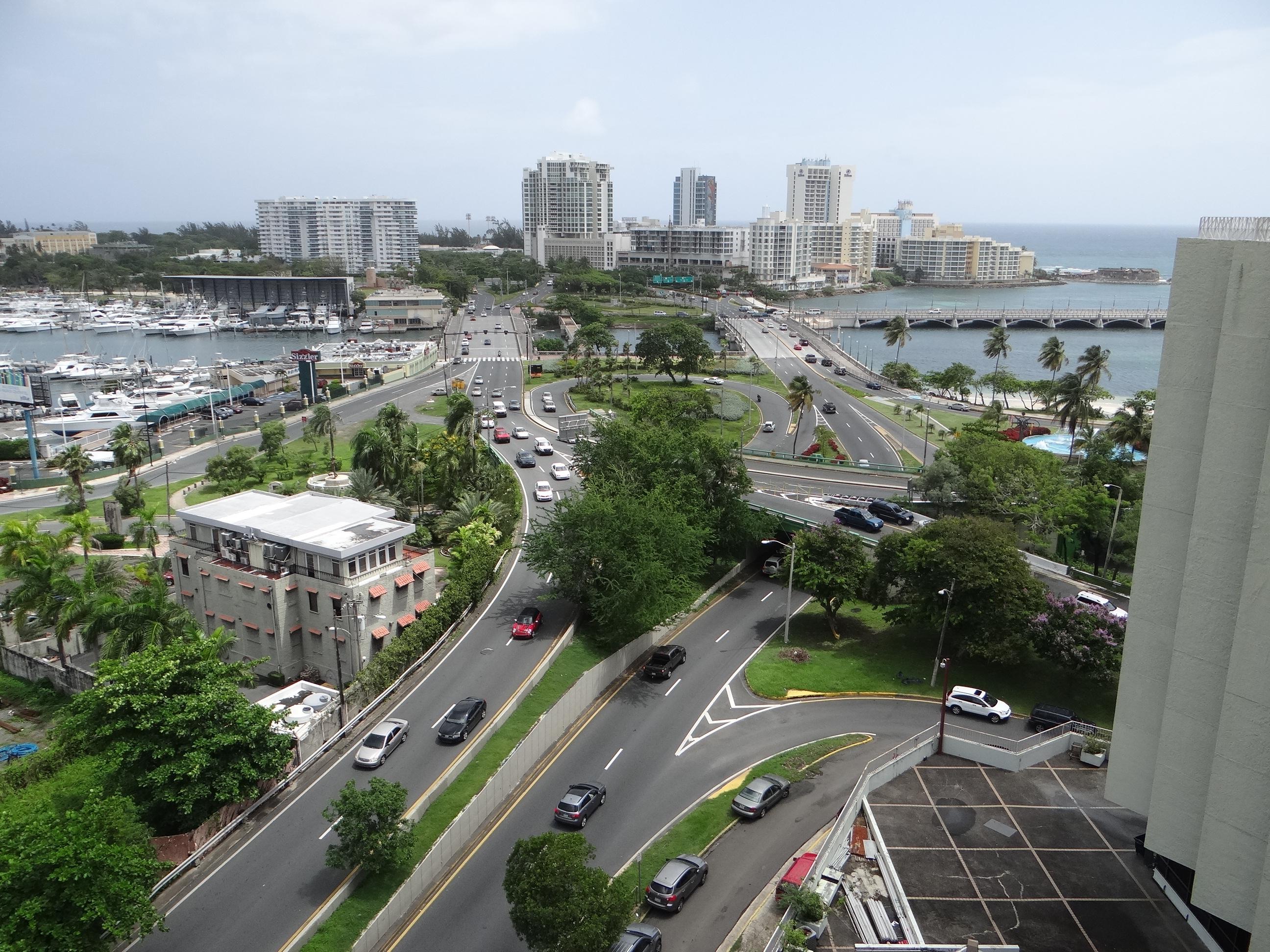Vista desde la azotea del Edificio del Departamento de Justicia - San Juan (Miramar) - 2013 00022